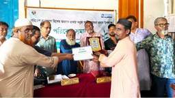 ২ হাজার অজগর উদ্ধারকারী ‘টাইগার জাকির’ পেলেন সবুজ সাথী সম্মাননা
