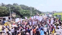 ব্রাহ্মণবাড়িয়ায় আসন পুনর্বিন্যাসের খসড়া প্রত্যাহারের দাবিতে মহাসড়ক অবরোধ
