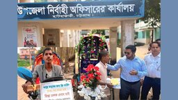 উপজেলা প্রশাসনের পক্ষ থেকে সততার পুরস্কার পেলেন হাটহাজারীর মোঃ এনাম