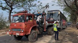 ফেনীতে বাস-অ্যাম্বুলেন্স-মোটরসাইকেলের ত্রিমুখী সংঘর্ষে নিহত ৩