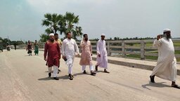 সাতক্ষীরায় ব্রিজ ও জরাজীর্ণ রাস্তা পরিদর্শন করেছেন জামায়াত নেতৃবৃন্দ