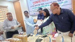 বীরগঞ্জে শ্রেষ্ঠ মাদ্রাসা শিক্ষক সম্মাননা পেলেন রফিকুল ইসলাম