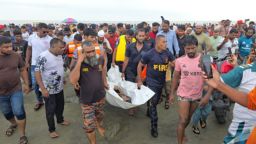 কুয়াকাটা সৈকতে ঢেউয়ের তোড়ে নিখোঁজ তরুণের মরদেহ উদ্ধার