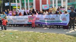 ফাঁকা প্রতিশ্রুতি নয়-গ্লোবাল ক্লাইমেট স্ট্রাইকে সাতক্ষীরায় তরুণদের তীব্র আহ্বান
