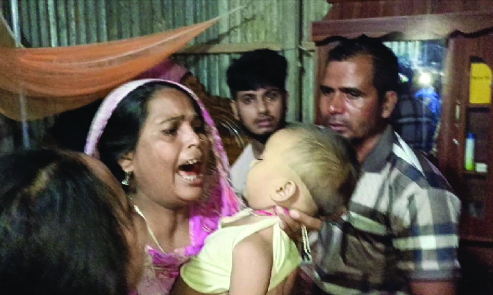 গলায় চানাচুর আটকে ১১ মাসের শিশুর মৃত্যু