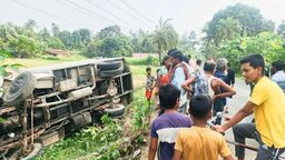 সাতক্ষীরায় পিকআপ-মোটরসাইকেল সংঘর্ষে চাচাতো দুই ভাই নিহত