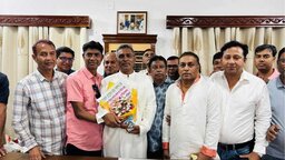 ফরিদপুর জেলা পরিষদের নবনিযুক্ত প্রশাসককে পূজা উদযাপন পরিষদের ফুলেল শুভেচ্ছা