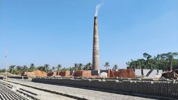 সরকারি বিধিনিষেধ অমান্য করে ঝালকাঠি জেলাজুড়ে চলছে অবৈধ ইটভাটা