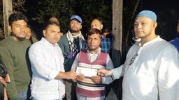 সোনাগাজীতে আগুনে ক্ষতিগ্রস্ত পরিবারের পাশে দাঁড়ালেন আব্দুল আউয়াল মিন্টু