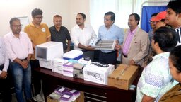গোবিপ্রবির মেডিকেল সেন্টারে নতুন চিকিৎসা সরঞ্জাম, বিভাগ-দপ্তরে কম্পিউটার-প্রজেক্টর বিতরণ