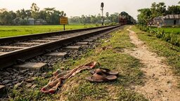 বোয়ালমারীতে ট্রেনের ধাক্কায় প্রাণ গেল বৃদ্ধার