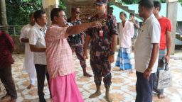 রামু ব্যাটালিয়ন (৩০ বিজিবি)র অধিনায়কের পূজা মন্ডপ পরিদর্শন এবং দায়িত্বপ্রাপ্ত ব্যক্তিদের সাথে আলোচনা।