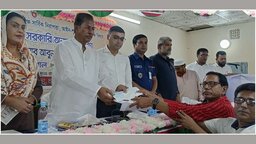 বাকেরগঞ্জে দুর্গাপূজা উপলক্ষে প্রস্তুতিমূলক সভা ও সরকারি অনুদান বিতরণ