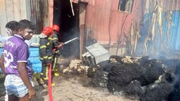 দেড় ঘণ্টার চেষ্টায় নিয়ন্ত্রণে এল টঙ্গীর তুলার গুদামের আগুন