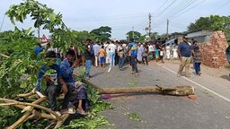 আসন পুনর্বিন্যাসের প্রতিবাদে ফের ফরিদপুর-বরিশাল মহাসড়ক অবরোধ