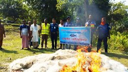 পাথরঘাটায় নৌ–পুলিশের অভিযানে বিপুল পরিমাণ জাল জব্দ ও ধ্বংস