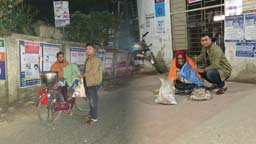 গভীর রাতে শীতার্তদের গায়ে কম্বল জড়িয়ে দিলেন কোটালীপাড়ার এসিল্যান্ড