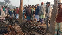 নীলফামারীতে অগ্নিকাণ্ডে চারটি দোকান পুড়ে ছাই