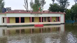 রাস্তা নেই, বিদ্যুৎ নেই, ওয়াশ ব্লক নেই — দুর্ভোগে শিক্ষার্থীরা