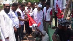 তীব্র গরমে গোপালগঞ্জে সাধারণ মানুষের মাঝে পানি, ছাতা ও পাখা বিতরণ করেছে রেড ক্রিসেন্ট ইউনিট