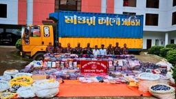 বেনাপোলে কার্গো ট্রাকভর্তি কোটি টাকার ভারতীয় পণ্য জব্দ