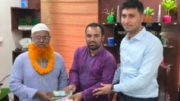 হৃদরোগীর হারানো টাকা ফিরিয়ে দিয়ে দৃষ্টান্ত গড়লেন চা দোকানি