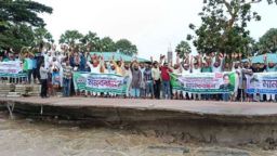 সমুদ্র গর্ভে বিলীন হচ্ছে কুয়াকাটা, রক্ষায় মানববন্ধন