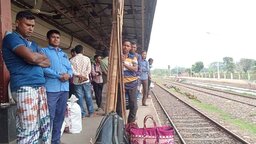 বোরো ধান কাটতে দক্ষিণাঞ্চলে পাড়ি জমাচ্ছেন নীলফামারীর হাজারো কৃষি শ্রমিক