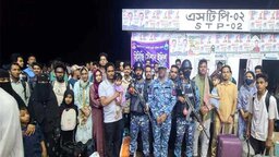 ঝড়ের রাতে চরে আটকা লঞ্চ, ১৭ ঘণ্টা পর উদ্ধার শতাধিক যাত্রী