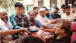 রাজাপুরে যুবদল নেতার উদ্যোগে ১৫শ মানুষের মাঝে ঈদ উপহার বিতরণ