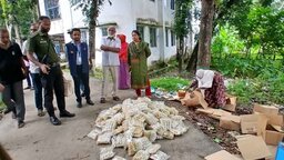 রাজাপুরে অনুমোদনহীন পণ্য জব্দ, গোডাউন মালিককে জরিমানা