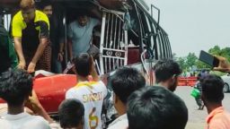 পদ্মা সেতুর মাওয়া প্রান্তে ভয়াবহ সড়ক দুর্ঘটনা, আহত ১৫
