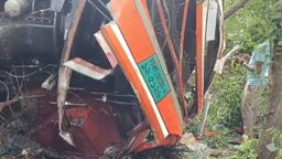 গোপালগঞ্জে দুই বাস ও ট্রাকের মুখোমুখি সংঘর্ষে নিহত ১, আহত অন্তত ৩০