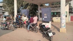 গোপালগঞ্জে জ্বালানি তেলের তীব্র সংকট, বিপাকে অ্যাম্বুলেন্স ও গণপরিবহন