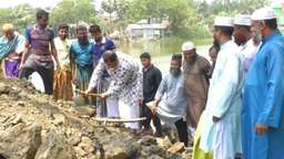 সাতক্ষীরায় জনদুর্ভোগ নিরসনে জামায়াতে ইসলামীর উদ্যোগ, রইচপুর ব্রিজের সংযোগ সড়ক সংস্কার