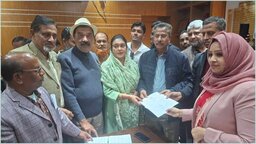বরিশাল- ৬ আসনে বিএনপির প্রার্থী আবুল হোসেন খানের মনোনয়নপত্র সংগ্রহ