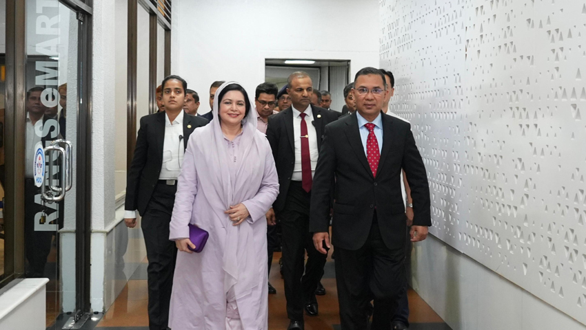 জাপান সফর শেষে ঢাকায় পৌঁছেছেন প্রধানমন্ত্রী