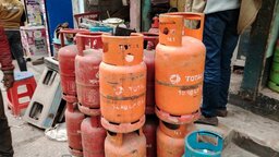 গোপালগঞ্জে সরকার নির্ধারিত মূল্যে মিলছে না এলপি গ্যাস