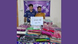 ছাগলনাইয়ায় যৌথবাহিনীর অভিযানে ১৪০ পিস ভারতীয় শাড়ীসহ যুবক গ্রেফতার