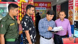 টুঙ্গিপাড়ায় নোংরা পরিবেশে খাবার তৈরি, ২ হোটেলকে জরিমানা