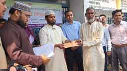 তৃণমূলের ঘরে ঘরে ঈদের আনন্দ: নড়াইলে ১০ লাখ টাকা বিতরণ করলেন এমপি বাচ্চু