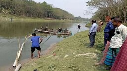 মুকসুদপুরে কুমার নদে অবৈধ বালু উত্তোলন, ২টি ড্রেজার মেশিন ধ্বংস