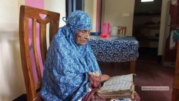 ১০৭ বছরের নুর জাহান: চশমা ছাড়াই কোরআন পাঠে এলাকার বিস্ময়