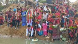 পাহাড়ে উৎসবের আমেজ, ফুল ভাসানোর মধ্য দিয়ে বিঝু ও বৈসাবি উদযাপন শুরু