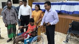 অসহায় এবং প্রতিবন্ধীদের মাঝে হুইলচেয়ার ও নির্মাণ সামগ্রী বিতরণ