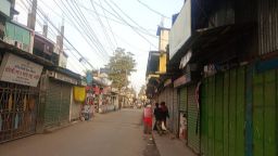 খালেদা জিয়ার মৃত্যুতে শোকের নীরবতায় ঝালকাঠি: ব্যবসা প্রতিষ্ঠান বন্ধ রেখে শ্রদ্ধা