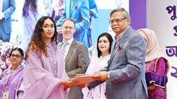 'শ্রেষ্ঠ অদম্য নারী' সম্মাননায় ভূষিত খালেদা জিয়া, পুরস্কার নিলেন জাইমা রহমান