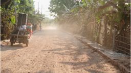 বাকেরগঞ্জে ডিসি রোডের  সংস্কারের কাজ বন্ধ" যানবাহন  সহ জনসাধারণের  চলাচলে সীমাহীন  দুর্ভোগ