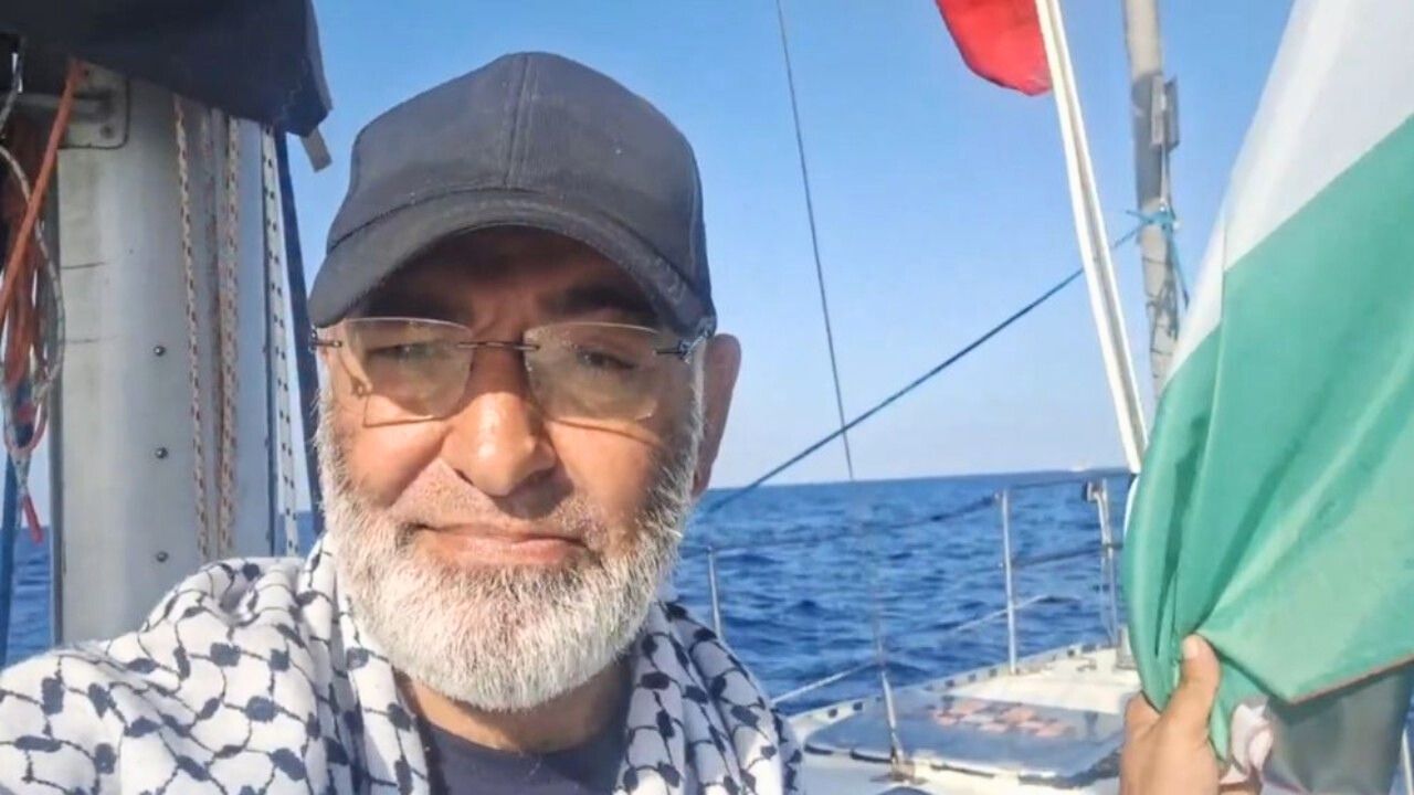 “আমাদের চোখ বেঁধে বন্দুক তাক করা হয়েছিল”—মুক্তির পর জানালেন মুশতাক আহমদ