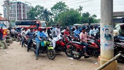 গোপালগঞ্জে জ্বালানি তেল বিক্রিতে ব্যাপক অনিয়মের অভিযোগ